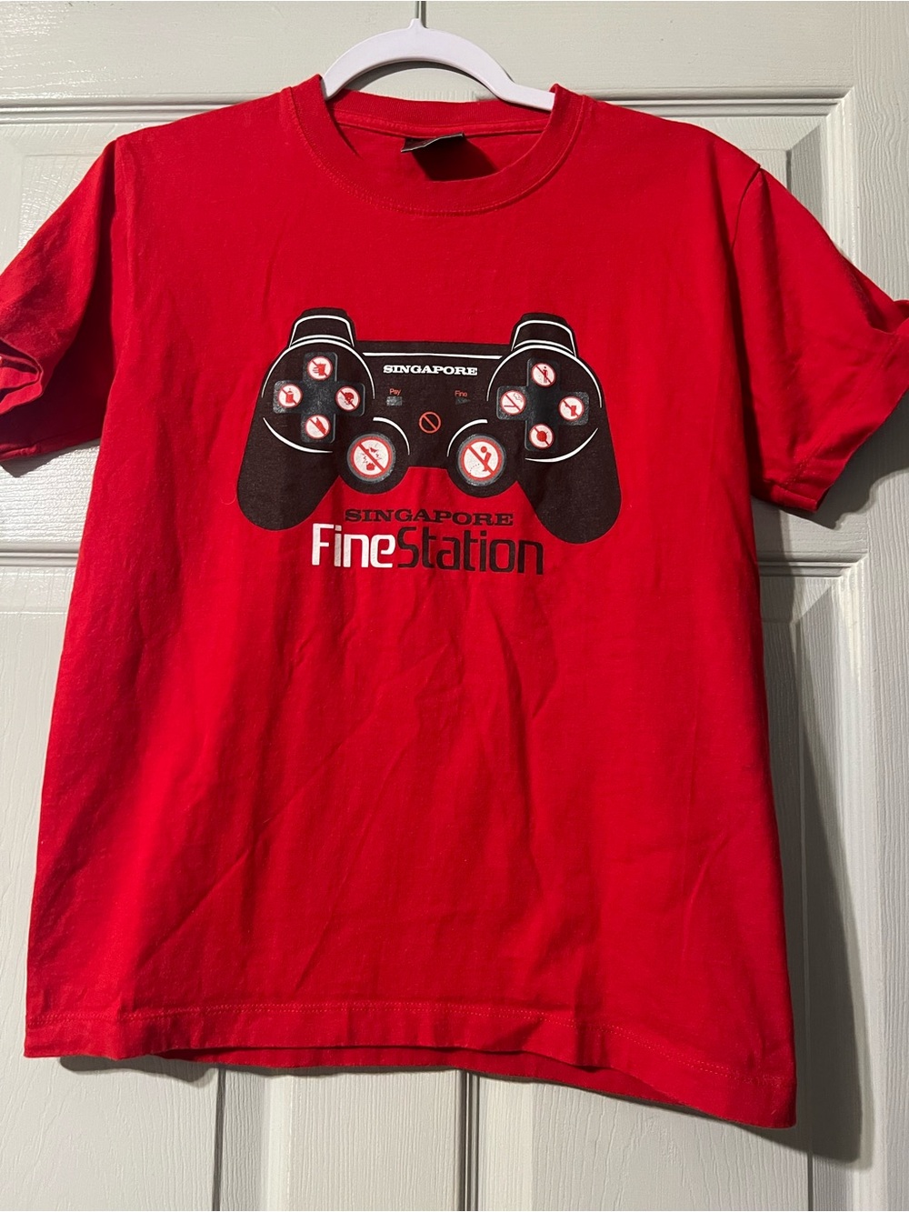 Red 'FineStation' Gaming Graphic Tee - Singapore